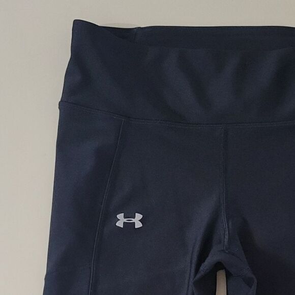 Under Armour Women's Black HeatGear® Compression Capris - Picture 7 of 12